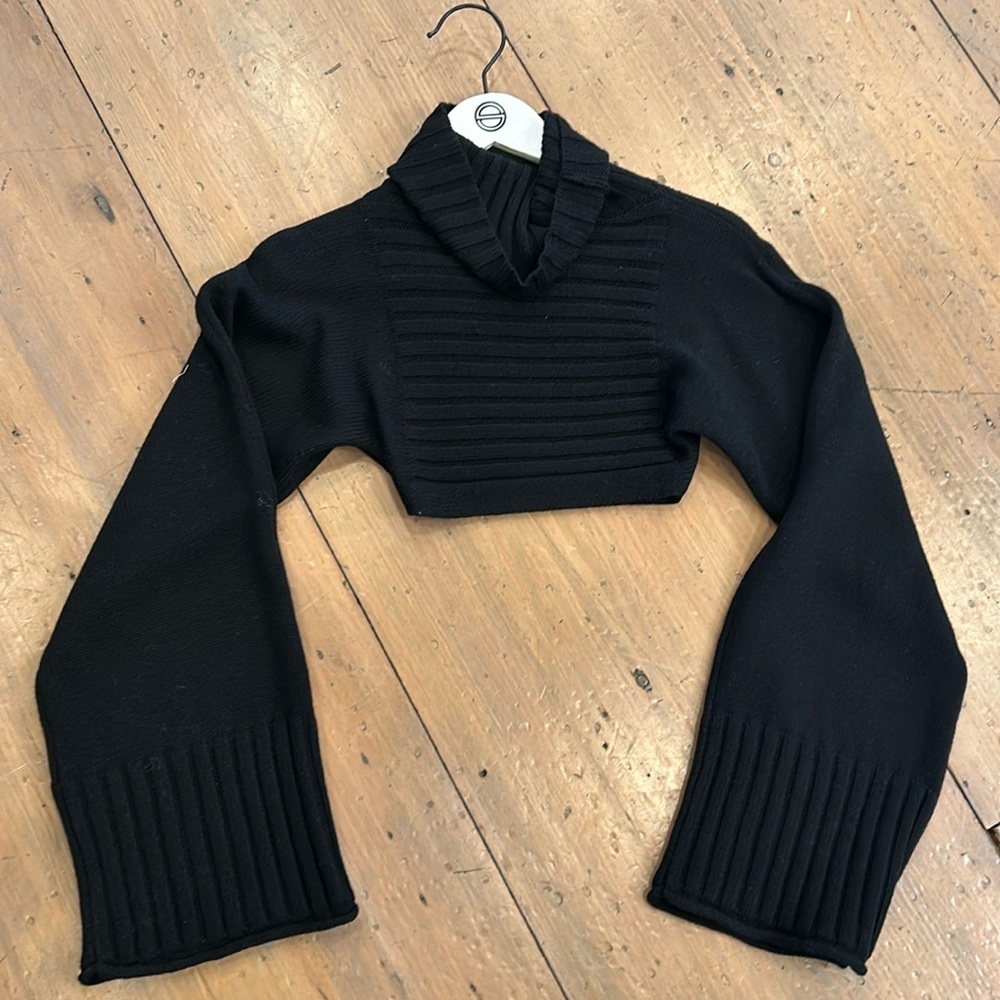 Crop black sweater